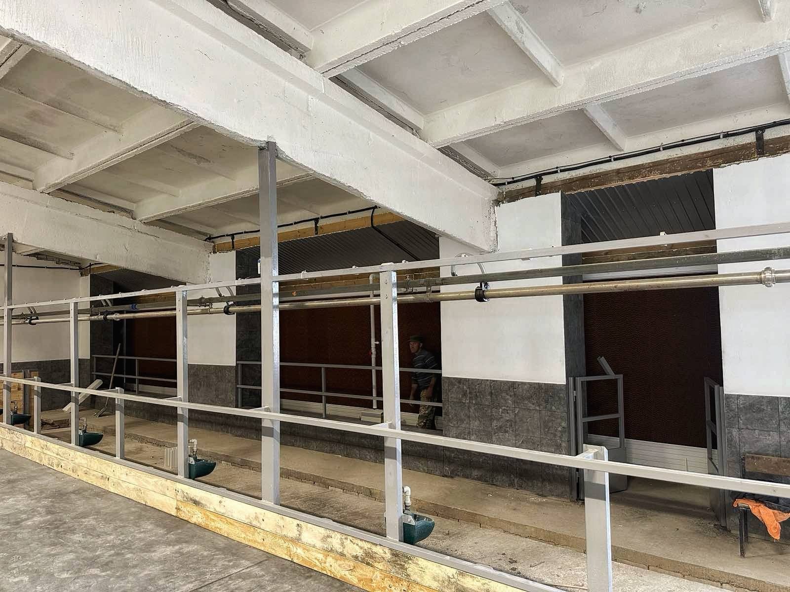 тунельна вентиляція з pad cooling для корівника